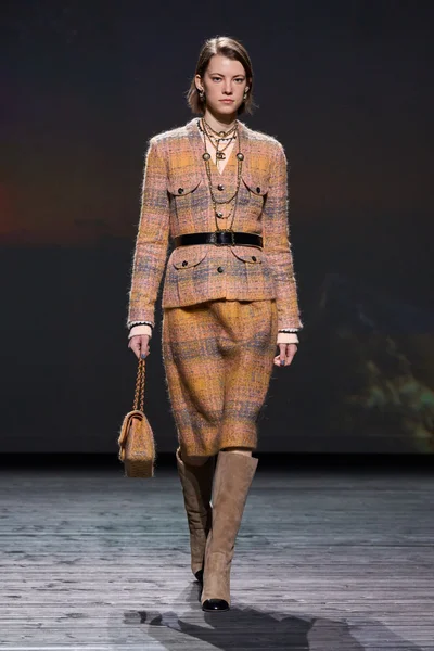Look 26